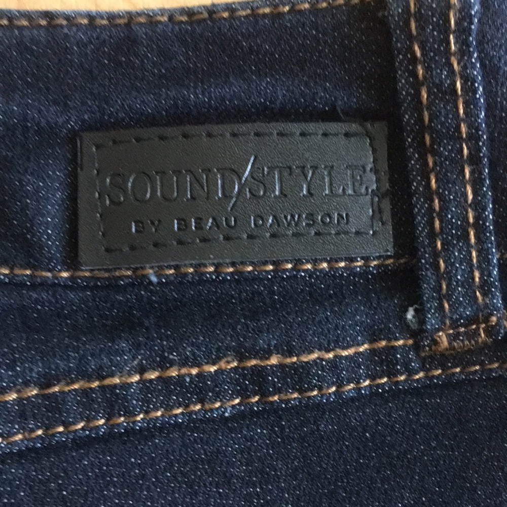 Sound/Style Capris - Picture 3 of 7